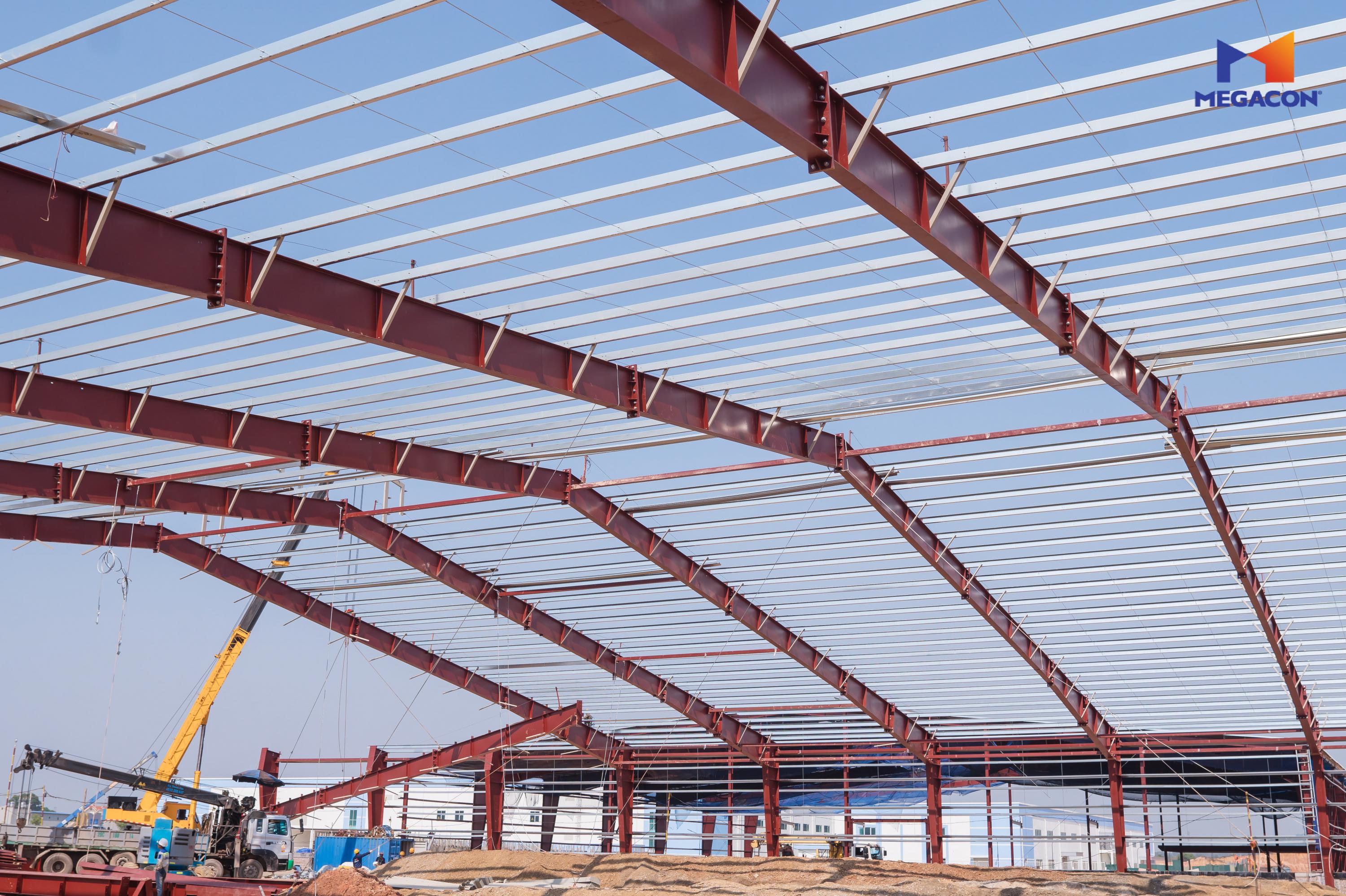 MEGACON lắp dựng kết cấu thép Block 4A khẩu độ 75m tại dự án Trung tâm công nghiệp GNP Yên Bình 2