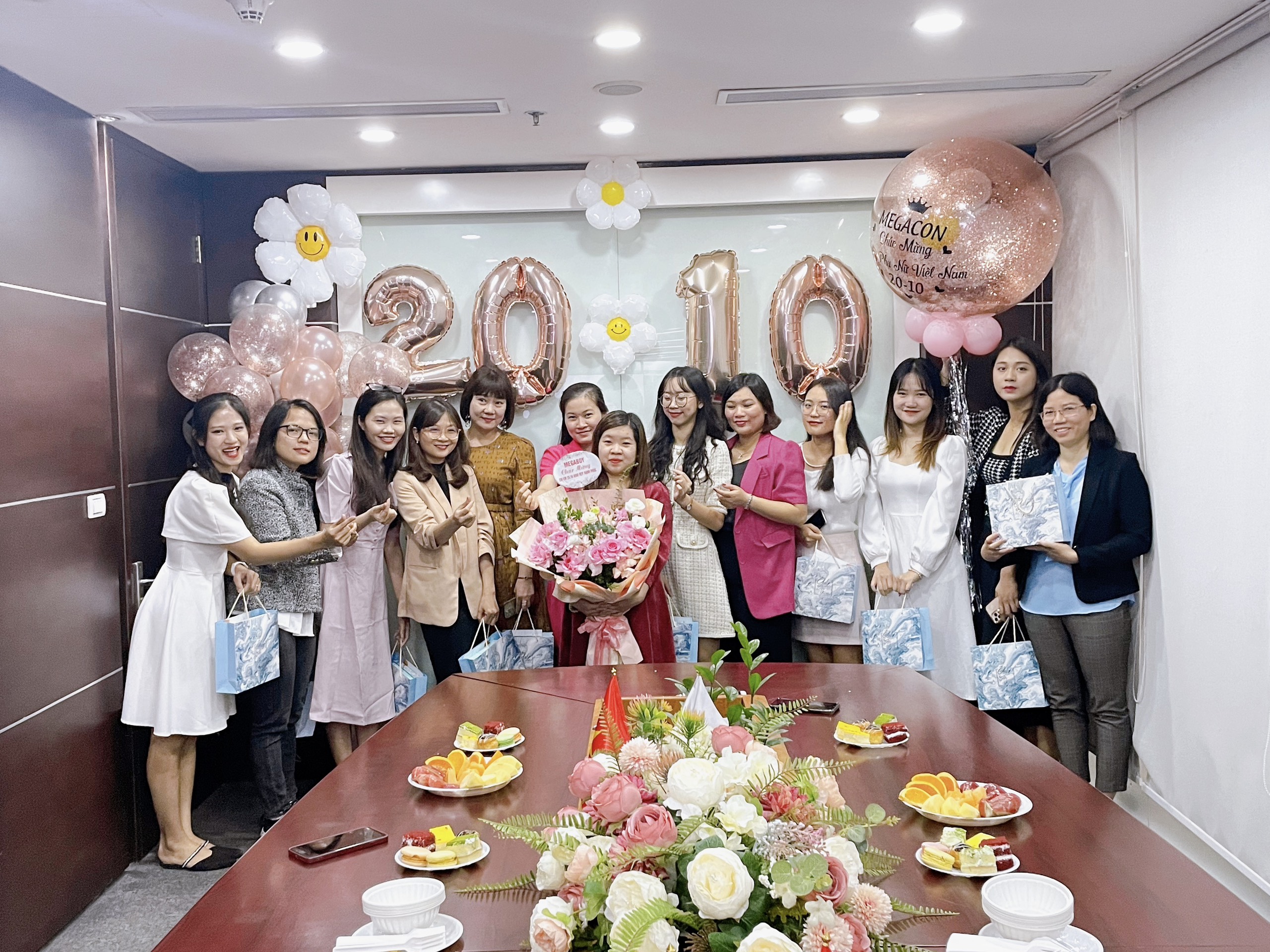 MEGACON CHÚC MỪNG NGÀY PHỤ NỮ VIỆT NAM 20/10